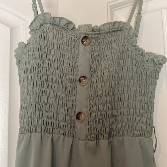 Girls Smocked Sage Green Jumpsuit Size 10-12 - Picture 2 of 3